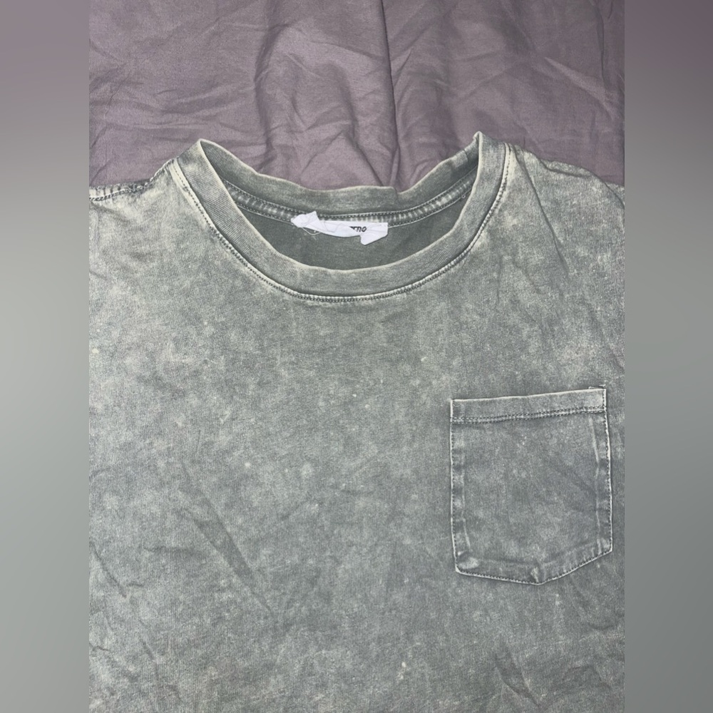 Green cropped t shirt